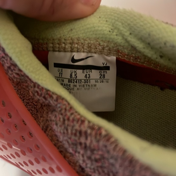 Nike’s - Picture 4 of 6